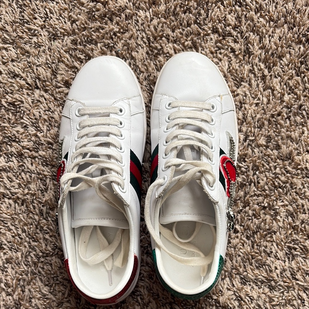 Gucci White Sneakers with Red and Green Accents - Picture 5 of 6